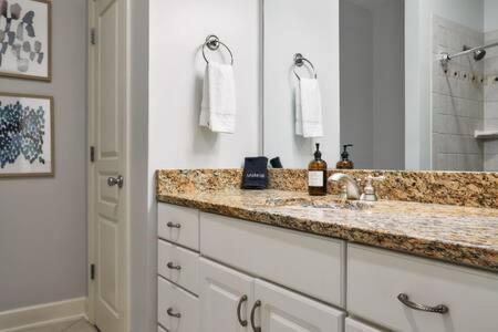 The Commodore - Stunning Vandy Home, Walk To It All Nashville Ngoại thất bức ảnh